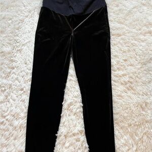 GAP Women’s Black Velvet Maternity Leggings